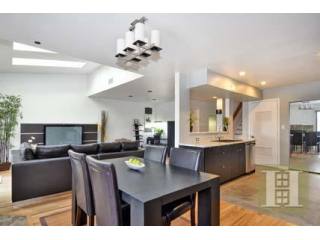 2 bedroom Apartment For Sale: 725..