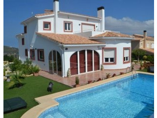 3 Bedroom Villa In Excellent Condition..