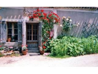 Centre Village Cottage between Ste Foy..