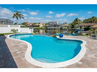 4 bedroom Detached House For Sale: 400..