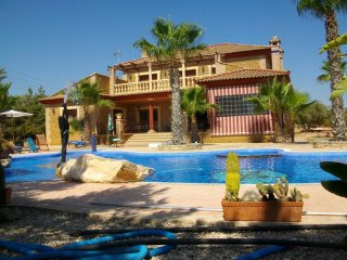 RS9, Luxury detached villa in Los..