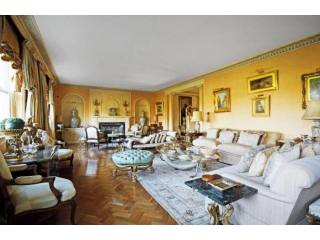 9 bed flat to rent in York Terrace..