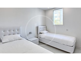 Modern, 3 Bed Apartment in Marina..