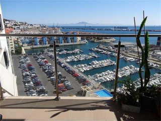 2 bedroom Apartment For Sale: Kings..