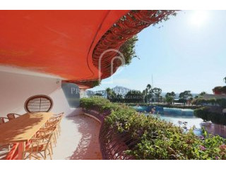 Beautiful apartment on the front line..