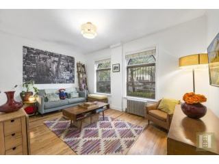 2 bedroom Apartment For Sale: 365 ST..