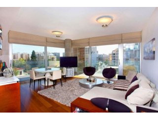 Elegant Contemporary Styled Three..