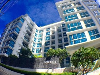 2 Bedroom Condo for sale in Wongamat -..
