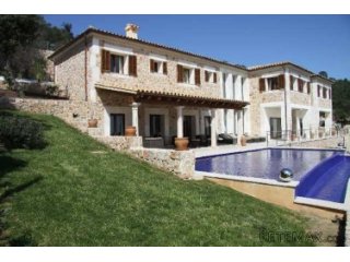 Fantastic villa on the last hole of the Pollensa golf..