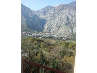 Habitable town house in a beautiful..