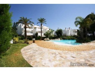 Wonderful three storey villa situated in Bellesreguard..
