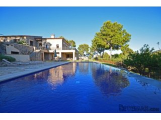 Impressive brand new rustic villa situated in the Valle de..