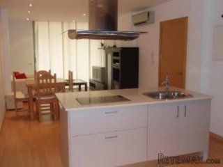 Very good location for this 2d floor apartment in Puerto..