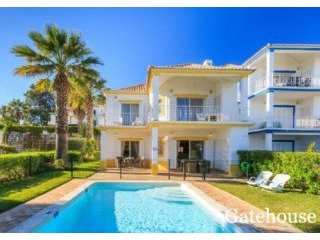 Encosta do Lago Golf Apartment For sale..