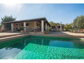 Countryhouse with land of approx. 7100m2, located in..