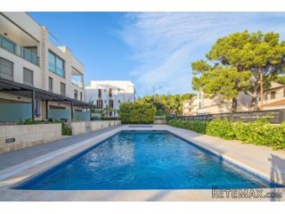 Superb duplex on ground floor and first floor in a very..