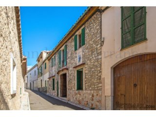 Lovely large historic town house in the heart of the..