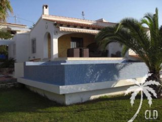 Comfortable villa, very sunny and with a nice garden..