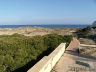This apartment to renovate is only 200m from the beach. You..