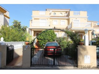 RESERVED!! Spacious connected house divided over 3 floors..