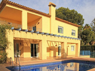 4 Bedrooms - Villa - Alicante - For Sale