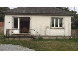 Detached bungalow requiring modernising..