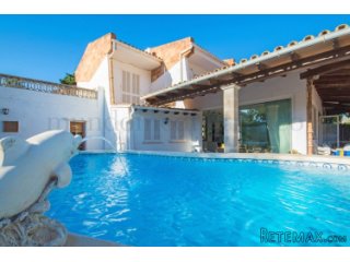 Bright 200 m2 villa located in the residential area of..