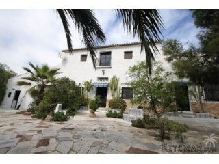 Well maintained and spacious finca with a guesthouse on a..