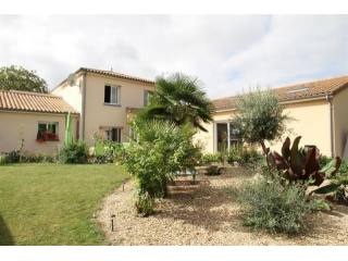 5 bedroom House For Sale: 86130 ENTRE..