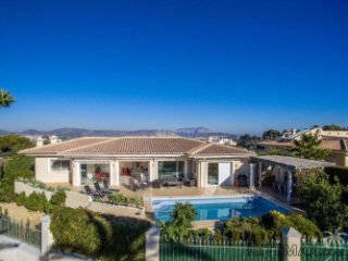 Beautiful singley storey villa in perfect condition with..