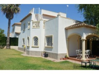 Prime location 4 bedroom property in Denia with private..