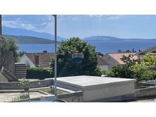 Krk grad-pogled na more,prizemlje,okućnica,parking