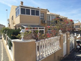 This semi-detached house is located in a quiet urbanization..