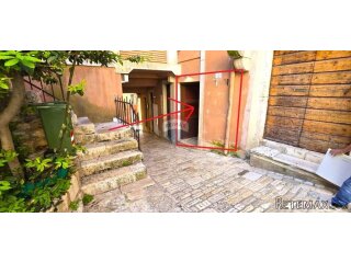 Rovinj, ulični poslovni prostor u ulici Casale