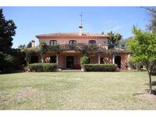 Villa - Beautiful beachside property..