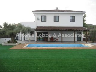 4 Bedroom House with pool in..