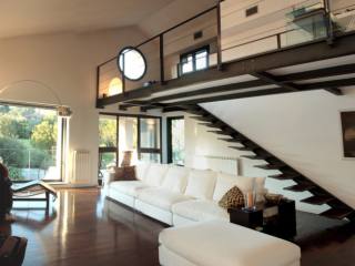 4 Bedrooms - Villa - For Sale