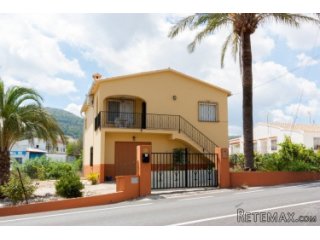 Villa for sale in Orba, Alicante, with four bedrooms..