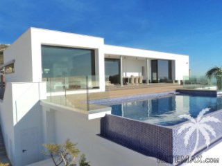 Luxury modern villa on an elevated south west facing plot..