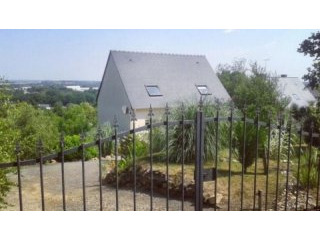 Detached traditional house with a 2..