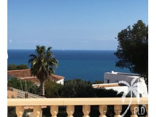 Refurbished villa with sea views in the residential area of..