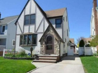 3 bedroom House For Sale: 351..