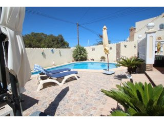 4 Bedrooms - Villa - Alicante - For Sale