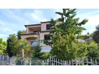 Predivna kuća sa apartmanima 300 m od mora