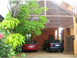 Country-Loft Style 3-Bedroom House in..
