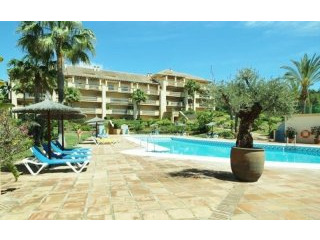 2 Bedroom Middle Floor Apartment
