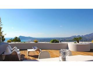 Luxury apartment with stunning sea views