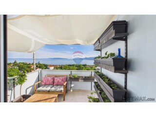 Rijeka, Rešetari, Kompletno namješten stan s pogledom, 73m2