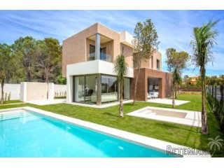This prestigious project will house 6 spacious, modern..
