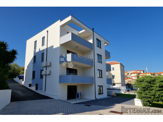 Čiovo - Penthouse sa krovnom terasom i pogledom na more!